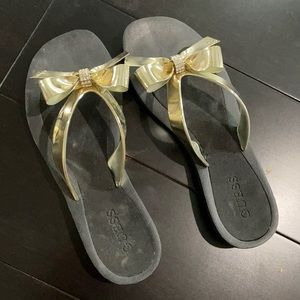 Guess gold bow flip flops